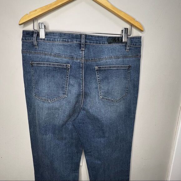 𝅺Buffalo Mid Rise Straight  Leg jeans Size 12 - Picture 3 of 8